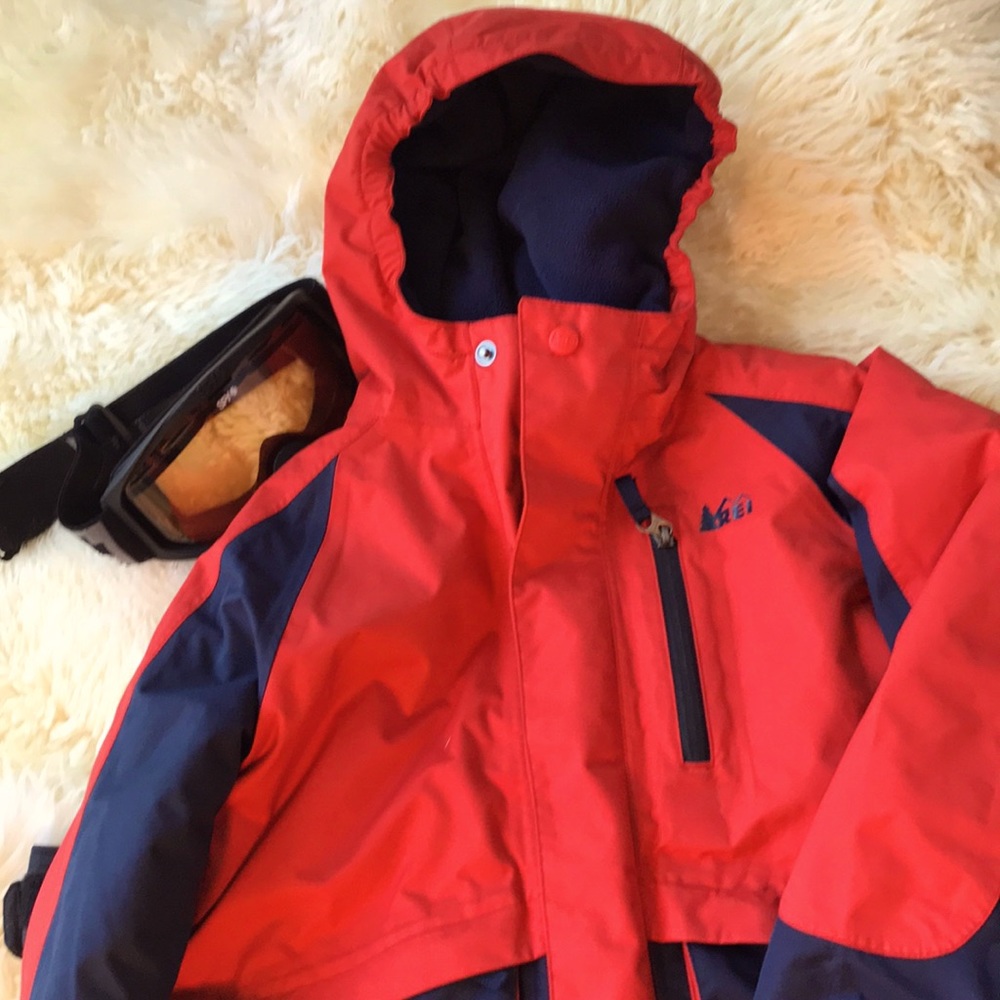 REI boy’s ski jacket EUC.